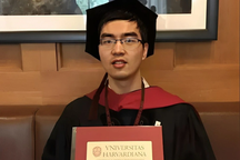 Từ chàng trai bại não, bị bố bỏ rơi đến thạc sĩ luật tại Đại học Harvard