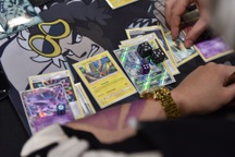 Mỹ: Đối mặt 20 năm tù vì gian lận tiền hỗ trợ Covid-19 để mua thẻ Pokemon