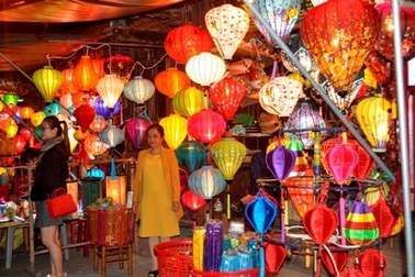 Hết đợt nghỉ Tết, Hội An vẫn rộn ràng khách viếng thăm