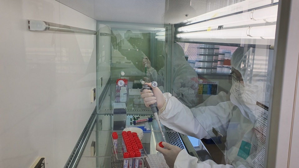 Quảng Ninh: Nhận diện, khống chế và tiếp tục đối phó với làn sóng Covid-19 mới thế nào? - 3 Quảng Ninh: Nhận diện, khống chế và tiếp tục đối phó với làn sóng Covid-19 mới thế nào? - 3