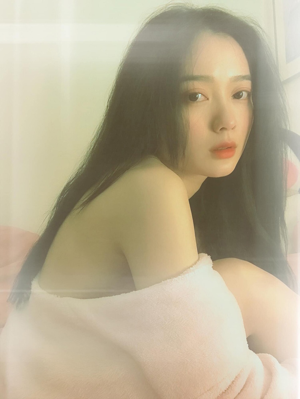 Hot girl ảnh thẻ mặt xinh như búp bê, gợi cảm bất ngờ sau 4 năm nổi tiếng - 2 Hot girl ảnh thẻ mặt xinh như búp bê, gợi cảm bất ngờ sau 4 năm nổi tiếng - 2