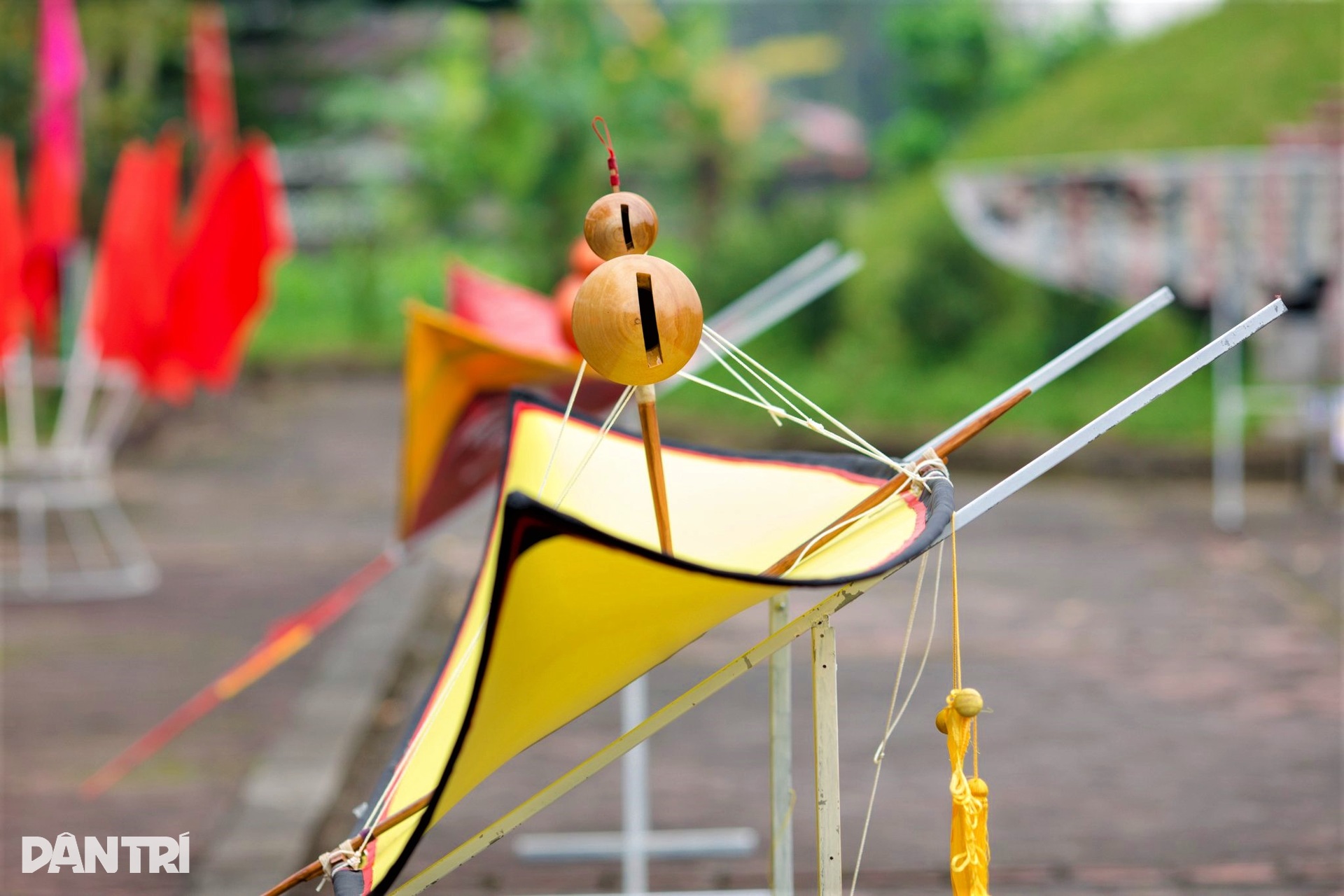 Diều sáo khủng khoe sắc tranh tài trong lễ hội Hải Thượng Lãn Ông - 4 Diều sáo khủng khoe sắc tranh tài trong lễ hội Hải Thượng Lãn Ông - 4