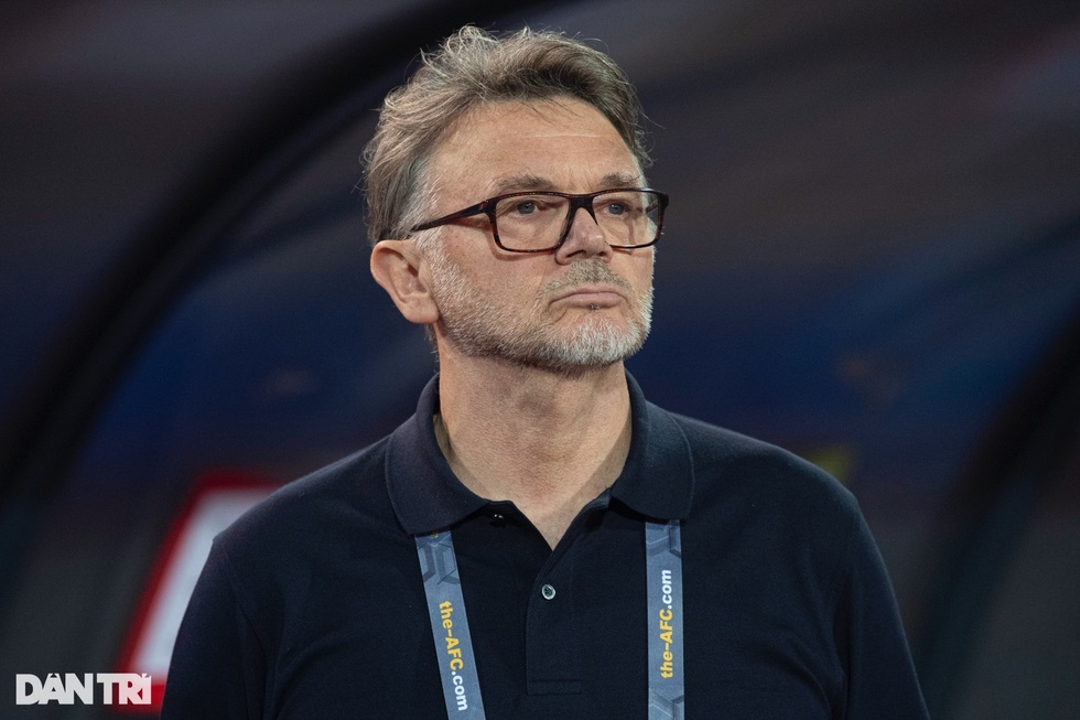 Vì sao Kluivert và Troussier thất bại ở bóng đá Đông Nam Á?