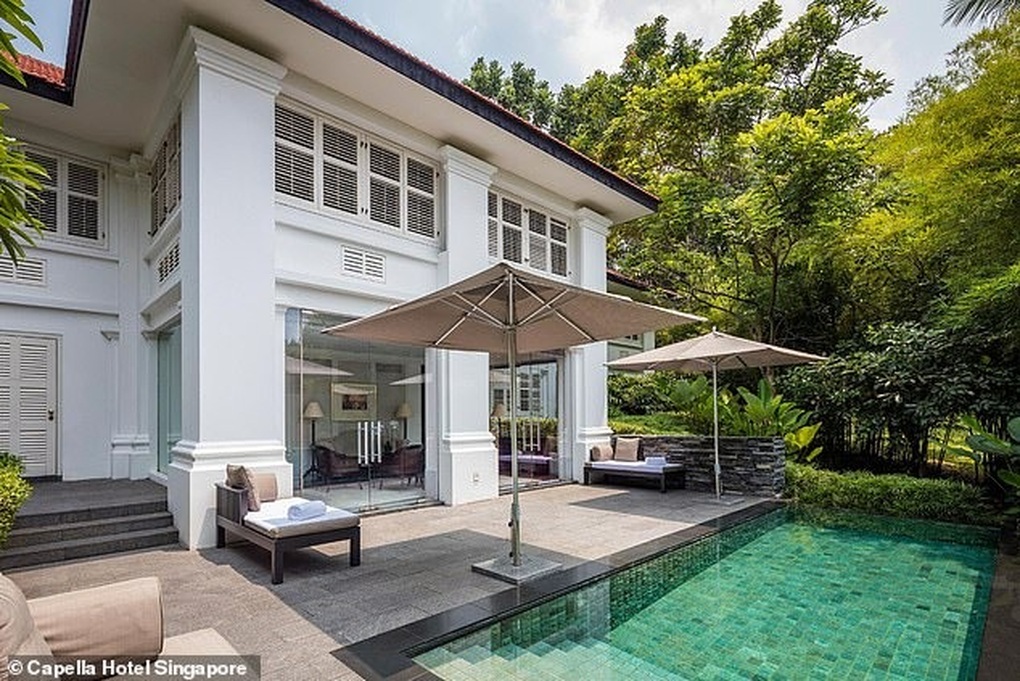 Taylor Swift rented a villa for $14,000/night to welcome her boyfriend who flew over - 2