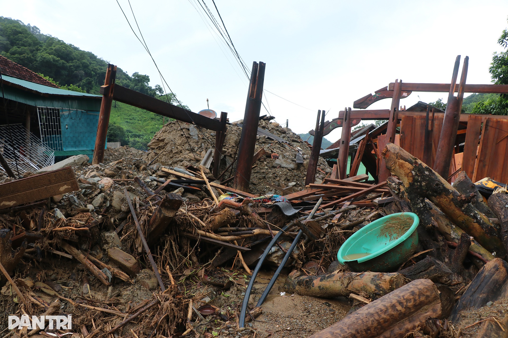 Bản nghèo xác xơ khi hứng 2 trận lũ trong 7 ngày - 2 Bản nghèo xác xơ khi hứng 2 trận lũ trong 7 ngày - 2