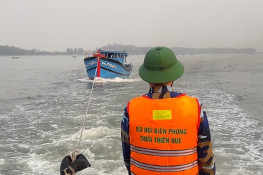 Khẩn trương cứu tàu bị hỏng máy, trôi dạt trên biển