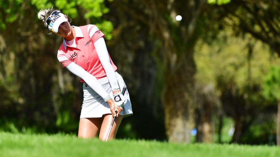 Vẻ đẹp hút hồn của nữ golf thủ 16 tuổi vừa đoạt Cúp Gainbridge LPGA - 1 Vẻ đẹp hút hồn của nữ golf thủ 16 tuổi vừa đoạt Cúp Gainbridge LPGA - 1