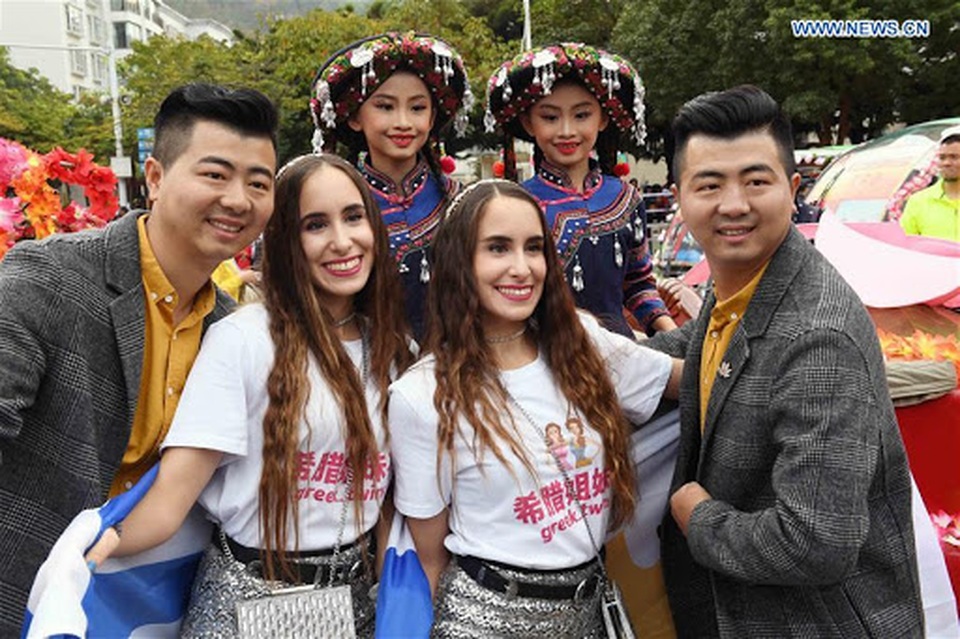 Bí ẩn kỳ lạ ở những vùng đất có hàng ngàn cặp song sinh - 4 Bí ẩn kỳ lạ ở những vùng đất có hàng ngàn cặp song sinh - 4