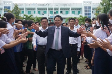 Thủ tướng Phạm Minh Chính thăm trường dân tộc nội trú ở Sóc Trăng