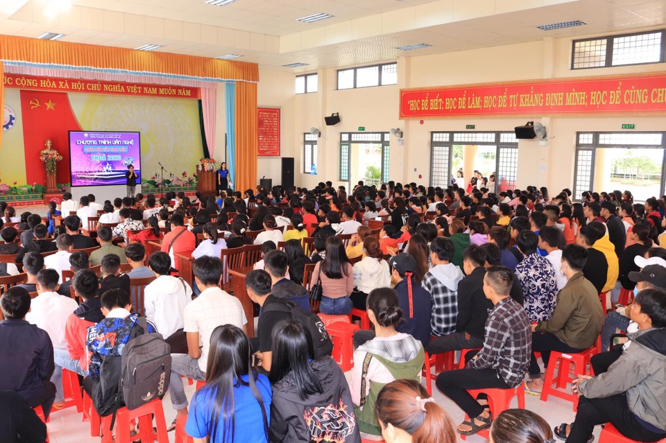 Gia Lai: “Đòn bẩy” giúp đẩy mạnh việc tuyển sinh ở vùng khó - 2