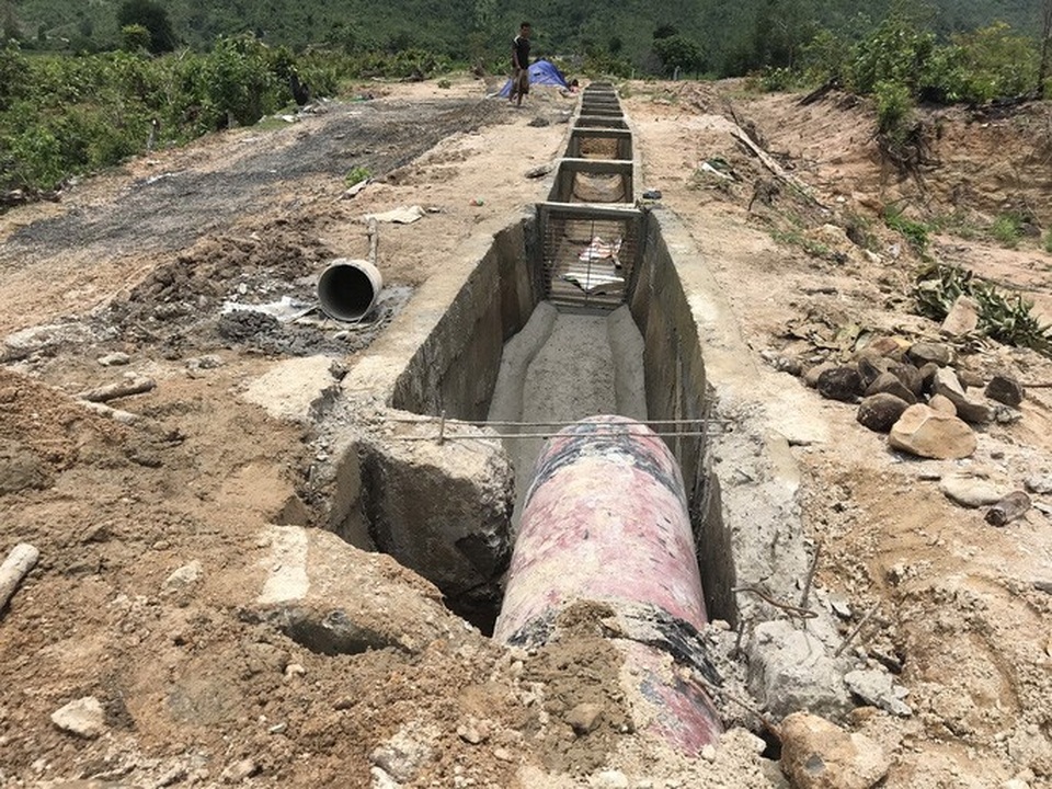 Dự án trăm tỷ vừa xong đã hỏng: Phát hiện đắp bùn nhão để trám bê tông - 4 Dự án trăm tỷ vừa xong đã hỏng: Phát hiện đắp bùn nhão để trám bê tông - 4
