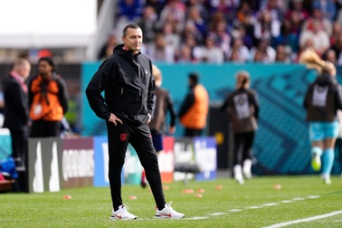 HLV Mỹ tiếc khi không thắng tuyển nữ Việt Nam đậm hơn