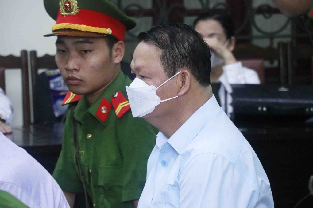 Cựu Bí thư Lào Cai Nguyễn Văn Vịnh bị đề nghị 5-6 năm tù - 1 Cựu Bí thư Lào Cai Nguyễn Văn Vịnh bị đề nghị 5-6 năm tù - 1