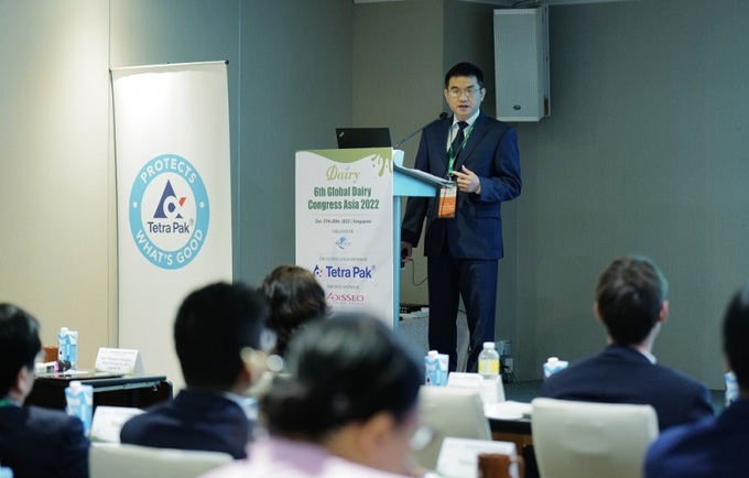 Ông Nguyễn Quang Trí – Giám đốc điều hành Marketing của Vinamilk trình bày tại hội nghị.
