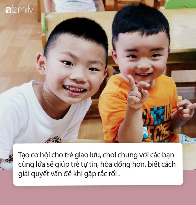 Hai cậu bé ôm nhau khóc òa giữa sân trường, cô giáo, các bạn ngơ ngác không hiểu chuyện gì, hóa ra chỉ vì lý do rất đáng yêu này - Ảnh 3.