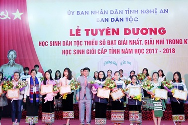 Tuyên dương 25 học sinh giỏi dân tộc thiểu số xứ Nghệ