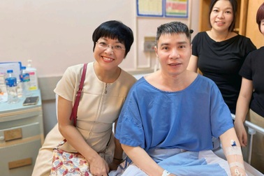 MC Thảo Vân thăm NSND Công Lý ở bệnh viện, hé lộ sức khoẻ của nam nghệ sĩ