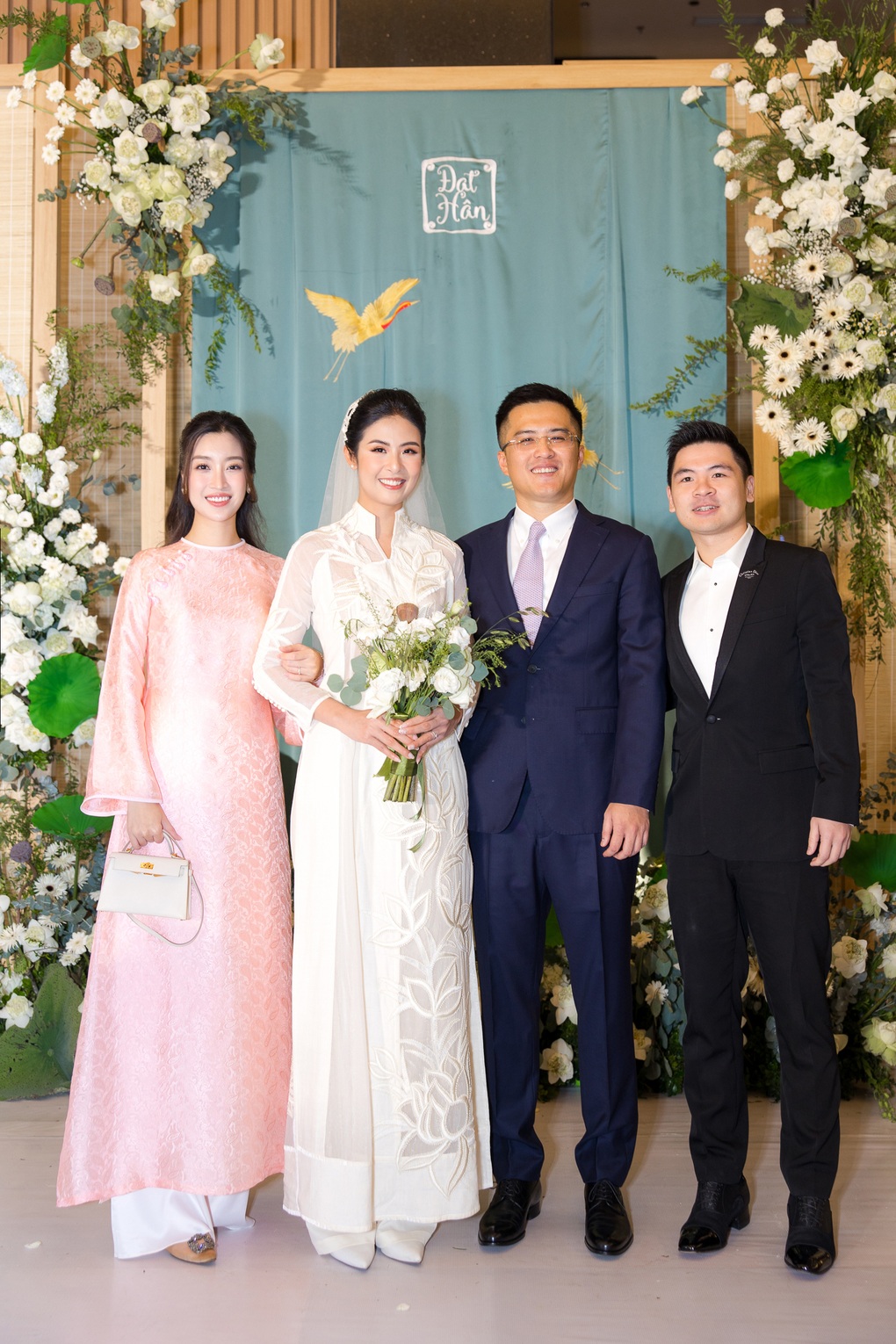 Vợ chồng Đỗ Mỹ Linh, Đặng Thu Thảo và dàn hoa hậu đổ bộ đám cưới Ngọc Hân - 2 Vợ chồng Đỗ Mỹ Linh, Đặng Thu Thảo và dàn hoa hậu đổ bộ đám cưới Ngọc Hân - 2