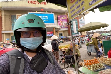 Nữ lập trình viên độc hành xuyên Việt, vừa đi xe máy... "vừa code"