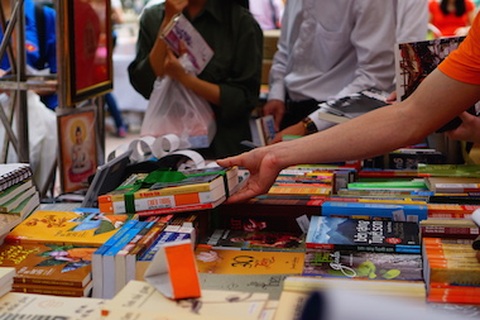 Giành giật công chúng văn học