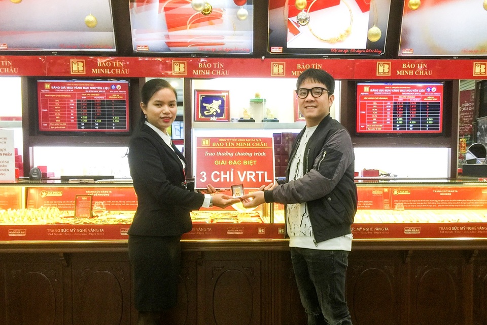 Bảo Tín Minh Châu trao thưởng Vàng Rồng Thăng Long 999.9 tri ân khách hàng - 1 Bảo Tín Minh Châu trao thưởng Vàng Rồng Thăng Long 999.9 tri ân khách hàng - 1