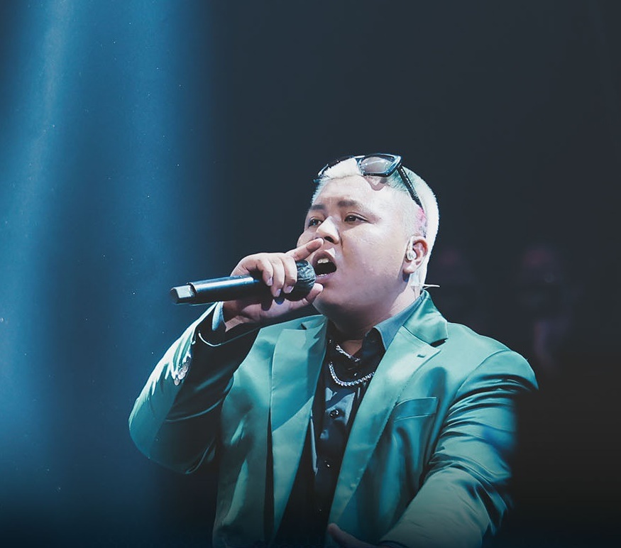 Karik tung nón vàng cứu quái vật thiện chiến của team Rhymastic - 2 Karik tung nón vàng cứu quái vật thiện chiến của team Rhymastic - 2