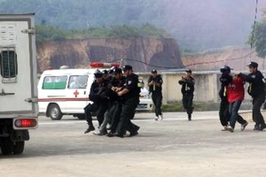 Diễn tập phòng chống bạo loạn tại Sóc Trăng