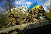 Ukraine tung các "nắm đấm thép" chiến lược vào phản công, Nga giáng trả