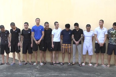 Hơn chục đối tượng dùng hung khí đuổi đánh nhau như phim hành động