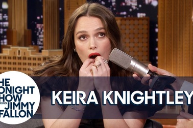 Keira Knightley tươi tắn trả lời phỏng vấn