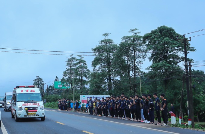 Việc làm ý nghĩa của HAGL dành cho HLV Dương Minh Ninh ngày tiễn biệt - 3