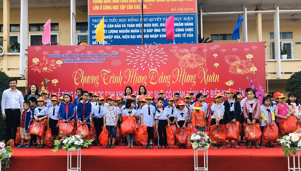 Quảng Bình: Trao quà Tết cho học sinh trường khuyết tật, SOS - 2 Quảng Bình: Trao quà Tết cho học sinh trường khuyết tật, SOS - 2