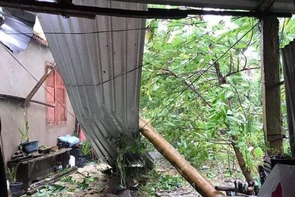 Huyện miền núi tại Thừa Thiên Huế ngổn ngang sau bão số 9 - 5 Huyện miền núi tại Thừa Thiên Huế ngổn ngang sau bão số 9 - 5