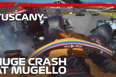 Pha va chạm giữa 4 chiếc xe trên đường đua Mugello tại chặng Tuscan Grand Prix 2020