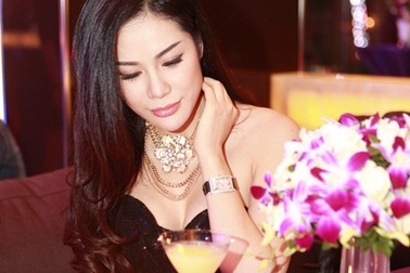 Victoria Phương Nguyễn khoe dáng tại The Budest