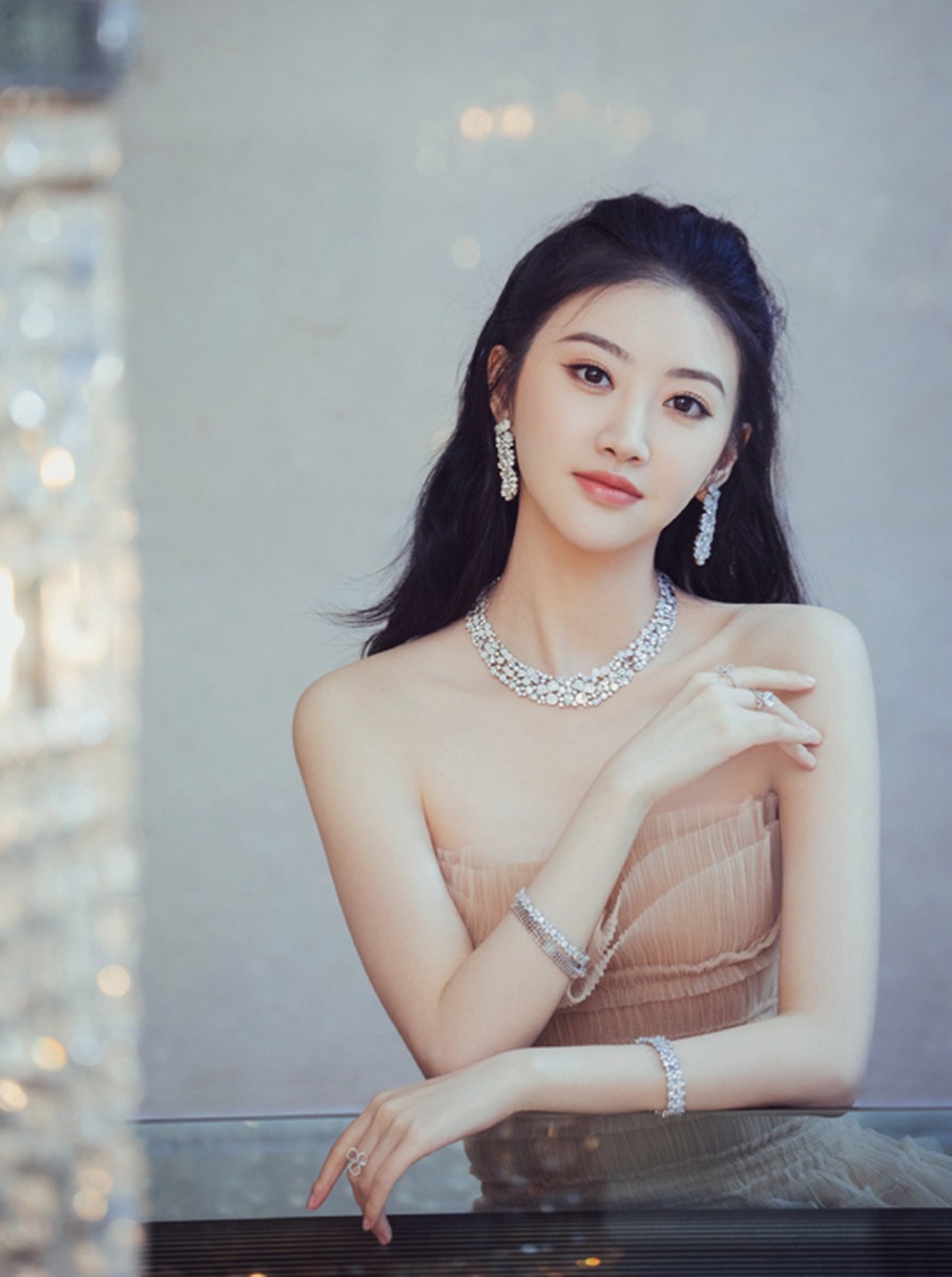 Bi chê diễn dở, tại sao mỹ nhân Bắc Kinh Cảnh Điềm vẫn luôn được ưu ái? - 2 Bi chê diễn dở, tại sao mỹ nhân Bắc Kinh Cảnh Điềm vẫn luôn được ưu ái? - 2
