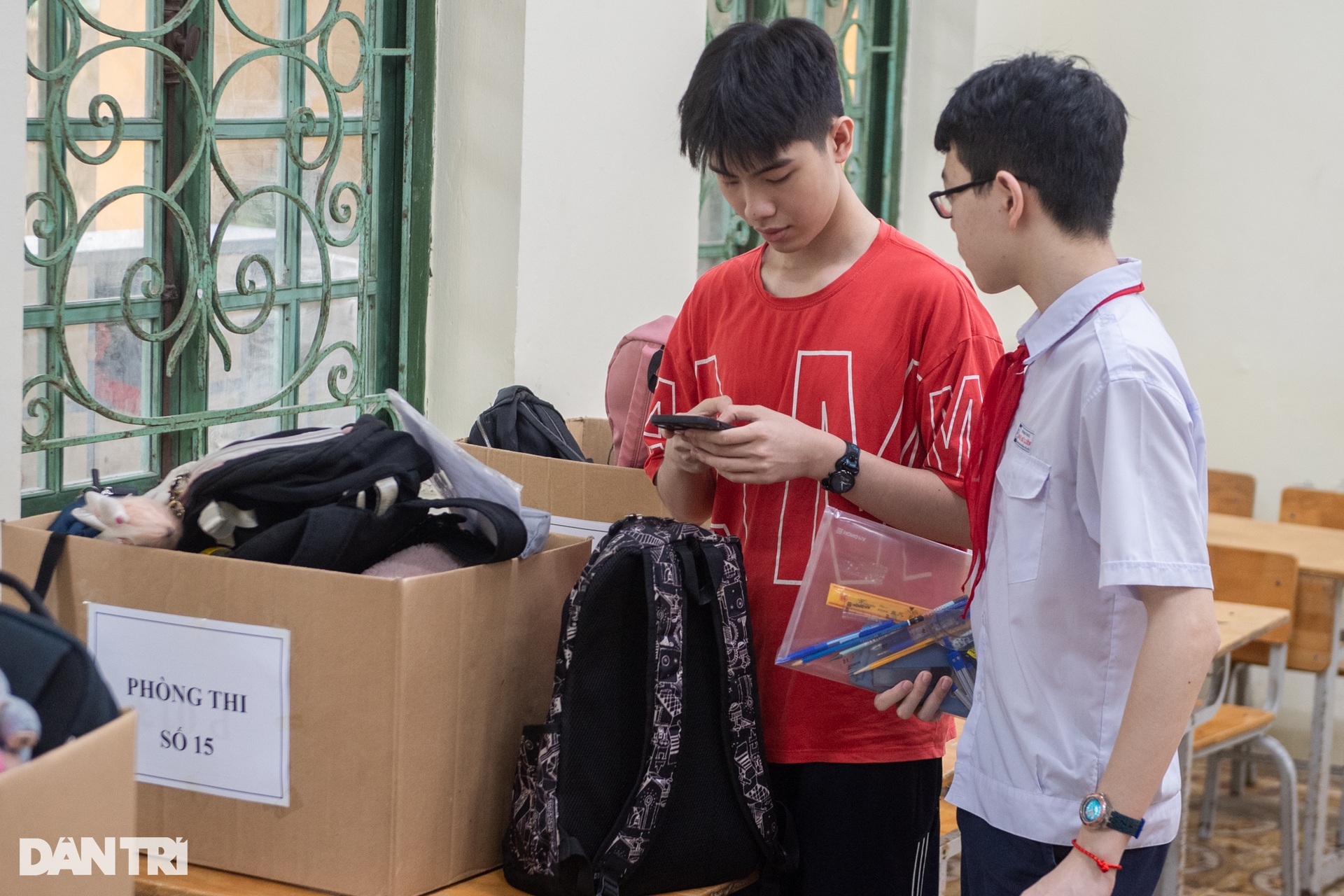 Hơn 100.000 sĩ tử Hà Nội làm thủ tục, chuẩn bị cho kỳ thi vào lớp 10 - 3 Hơn 100.000 sĩ tử Hà Nội làm thủ tục, chuẩn bị cho kỳ thi vào lớp 10 - 3