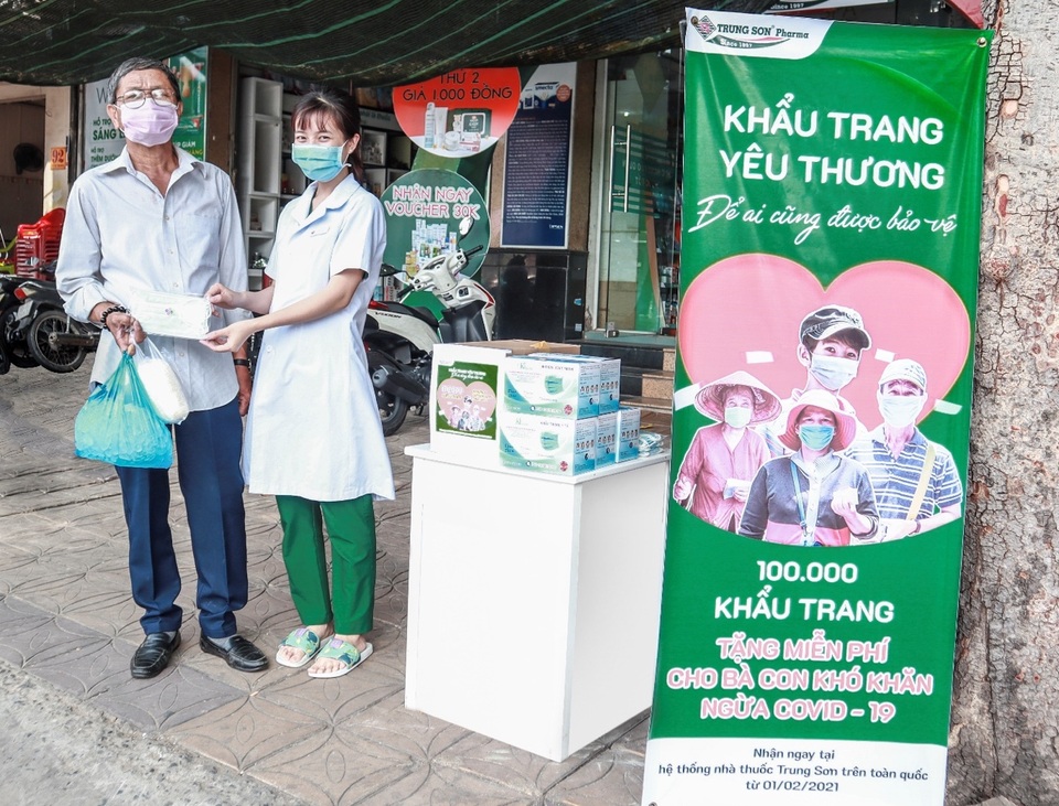 Trung Sơn Pharma tặng 100.000 khẩu trang cho người nghèo - 1 Trung Sơn Pharma tặng 100.000 khẩu trang cho người nghèo - 1