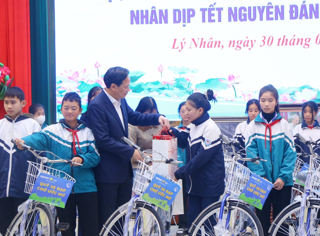 Nhớ kỷ niệm gian khó, Bộ trưởng mang theo nỗi niềm đau đáu về quê hương - 4 Nhớ kỷ niệm gian khó, Bộ trưởng mang theo nỗi niềm đau đáu về quê hương - 4