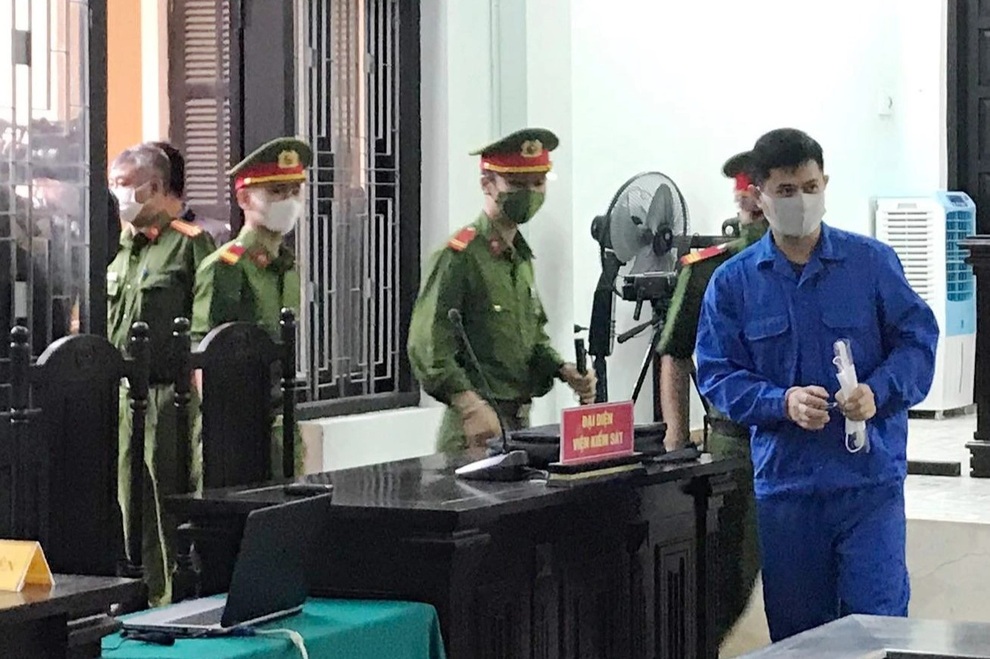 Bác sĩ đánh đập nữ điều dưỡng bị tuyên án 5 năm 2 tháng tù - 1 Bác sĩ đánh đập nữ điều dưỡng bị tuyên án 5 năm 2 tháng tù - 1