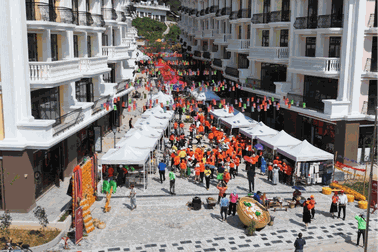 Lễ hội Ẩm thực Mường Hoa Sa Pa đông kín khách trong ngày đầu tiên