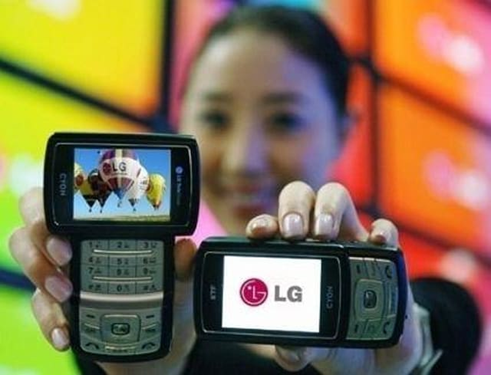 Lộ thiết kế smartphone màn hình xoay độc đáo của LG - 3 Lộ thiết kế smartphone màn hình xoay độc đáo của LG - 3