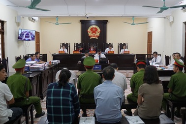 Xét xử vụ gian lận điểm thi: Vợ ông Triệu Tài Vinh xin vắng mặt tại phiên tòa