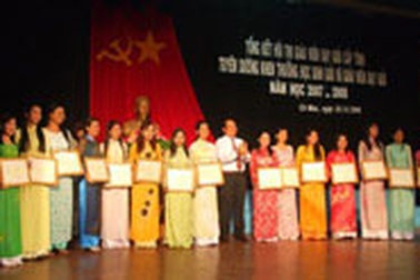 Tuyên dương giáo viên, học sinh giỏi năm học 2007-2008 