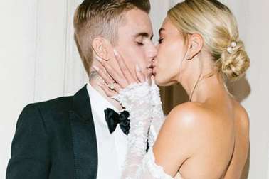 Vợ Justin Bieber hé lộ thêm ảnh cưới