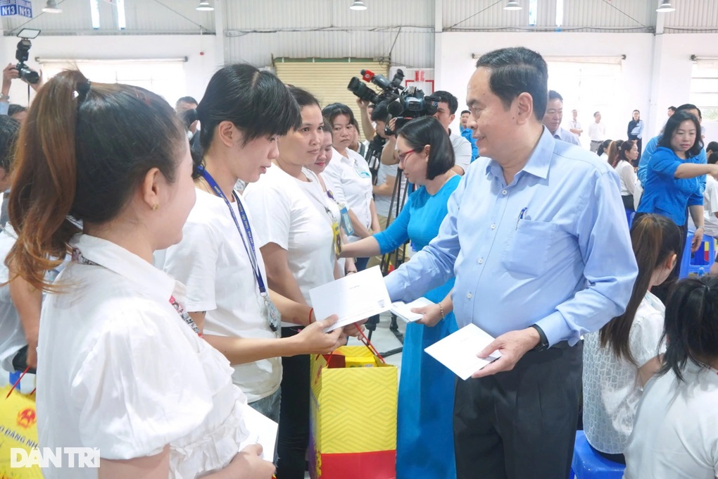 Chủ tịch Quốc hội thăm và chúc Tết công nhân ở Hậu Giang - 2 Chủ tịch Quốc hội thăm và chúc Tết công nhân ở Hậu Giang - 2