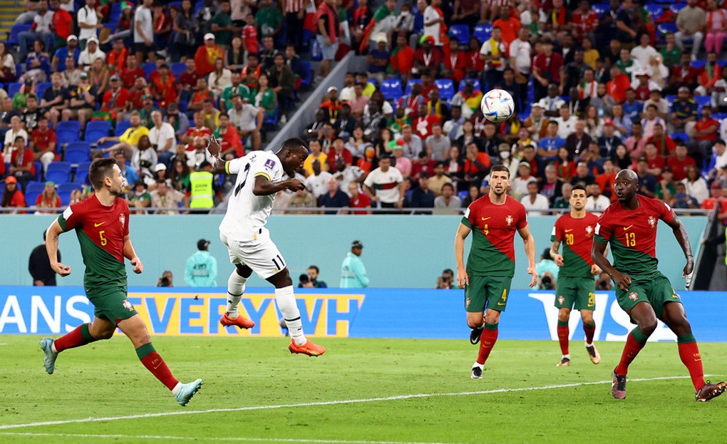 Phản ứng của C.Ronaldo khi chứng kiến đối thủ nhái cách ăn mừng - 1 Phản ứng của C.Ronaldo khi chứng kiến đối thủ nhái cách ăn mừng - 1