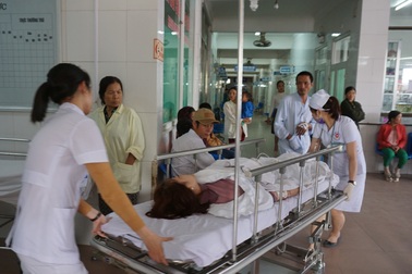 Vụ hàng loạt công nhân nhập viện: Xác định nguồn ngộ độc rất khó khăn!