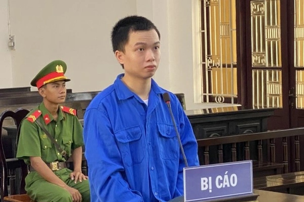 Nam sinh đi cướp tiệm vàng lĩnh 15 năm tù - 1 Nam sinh đi cướp tiệm vàng lĩnh 15 năm tù - 1