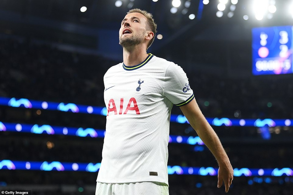 Son Heung Min tỏa sáng, Tottenham nở nụ cười trong cơn mưa bàn thắng - 15 Son Heung Min tỏa sáng, Tottenham nở nụ cười trong cơn mưa bàn thắng - 15